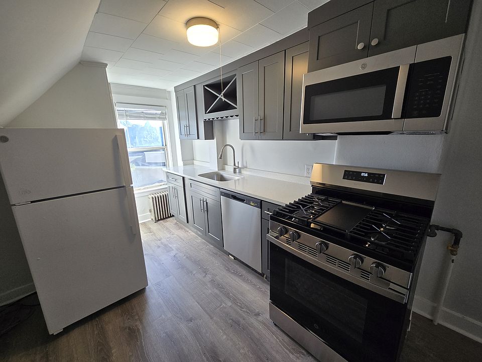 1st image of 362 East St Floor 3