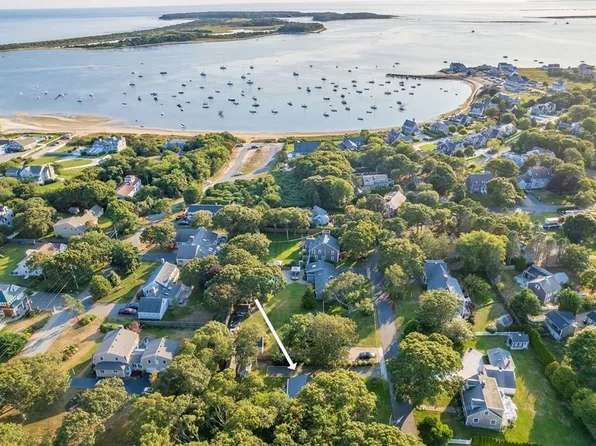 18 Chamberlain Ct, West Yarmouth, MA 02673