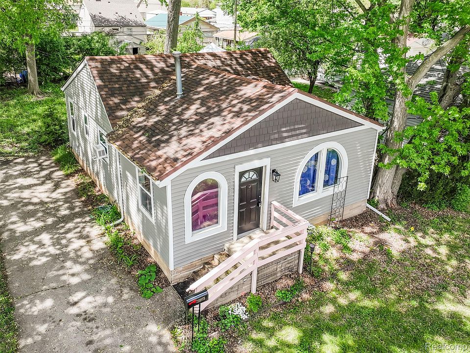 23075 Vance Ave, photo 24
