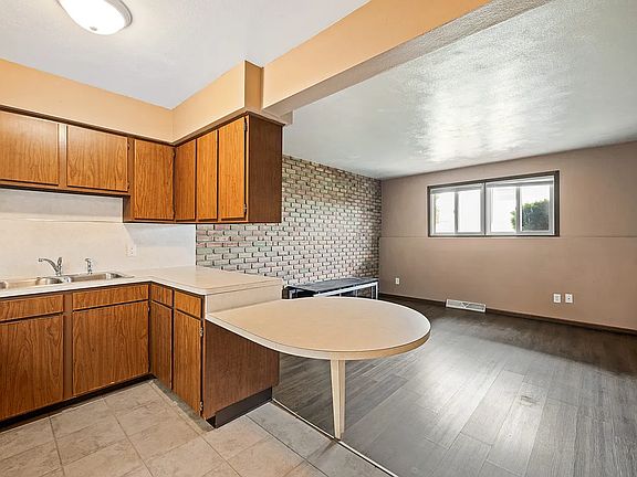 5th image of 521 W 11th St APT 6