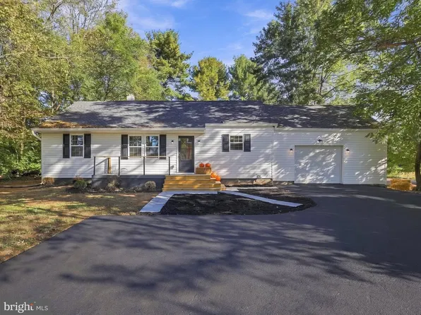19658 Longmeadow Rd, Hagerstown, MD 21742