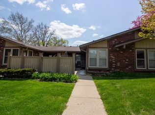 2703 Roundtree Dr, Troy, MI 48083