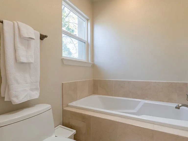 560 Barron Ave — Photo 18