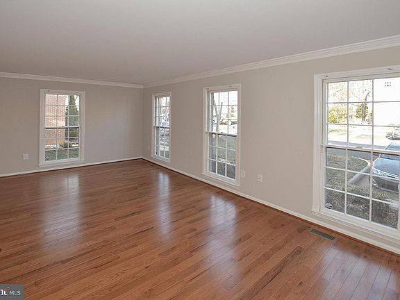 5th image of 6131 Summer Park Ln