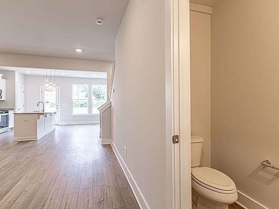 4th image of 122 Keel Ln