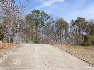25 Walnut St, Coram, NY 11727