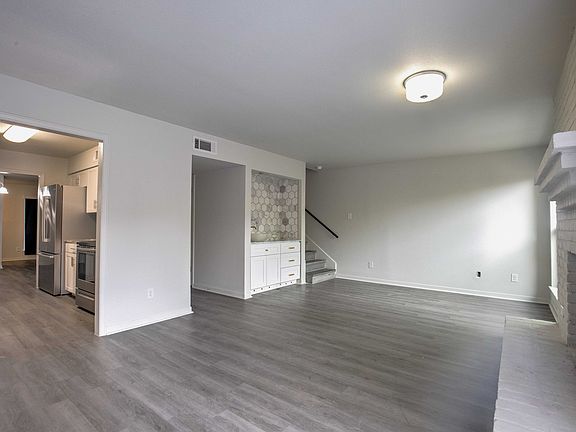 2nd image of 9009 N Plaza Ct #140