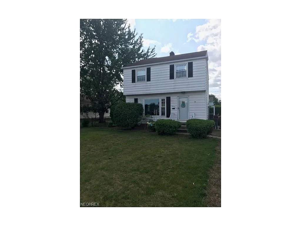 8115 Deerfield Dr photo 1