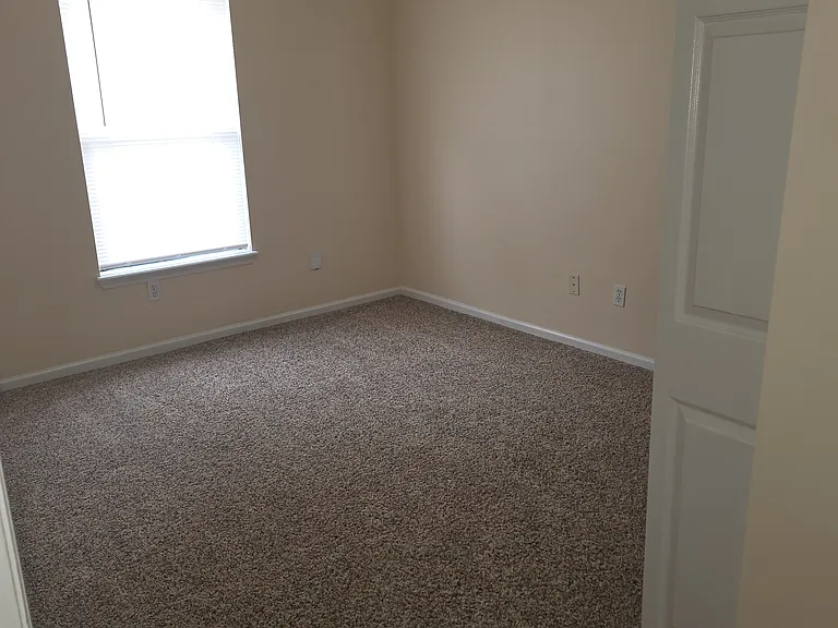 3304 Shelley Dr — Photo 2