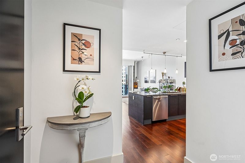 4th image of 737 Olive Way #3701