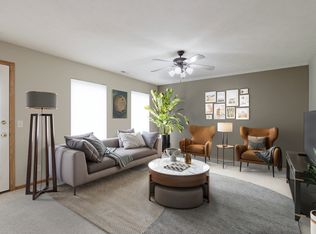 6907 Naples Dr, Lincoln, NE 68526