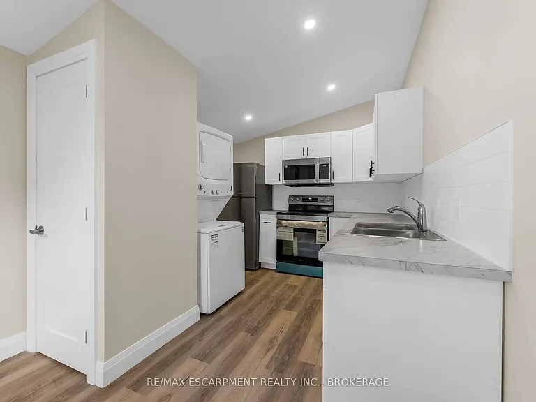 18 Princess St #LOWER — Photo 2