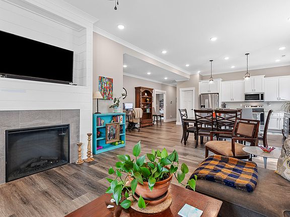 4th image of 210 Country Cove Dr #38