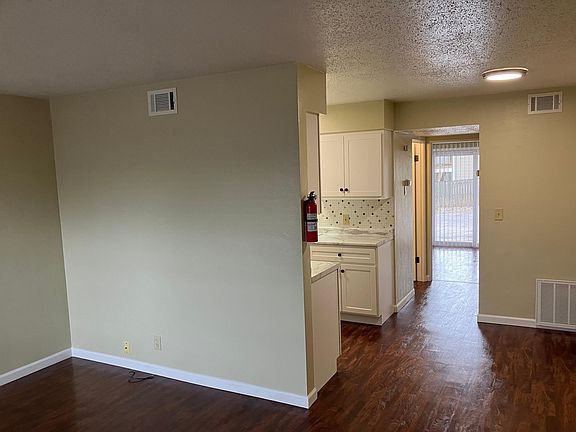 Living room / dining area