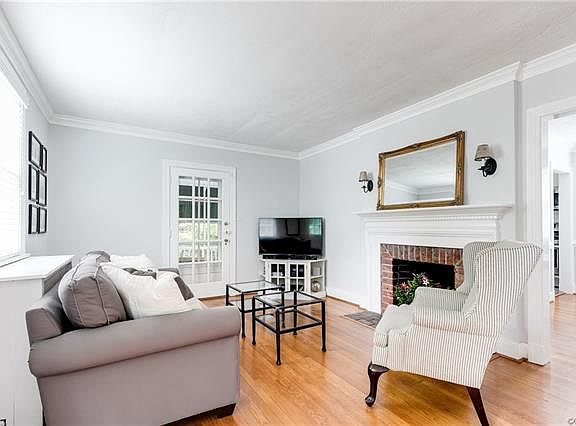 4th image of 5701 Bromley Ln