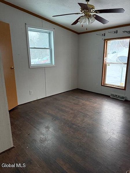 3rd image of 352 Lee Road