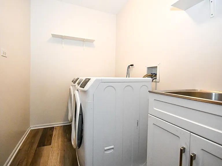 121 Cammeron Ct — Photo 4