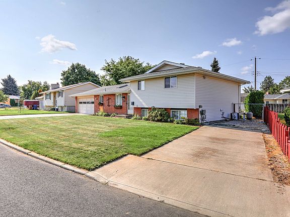 3rd image of 132 E Astor Dr