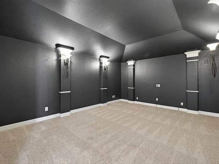 14668 Blakehill Dr — Photo 46