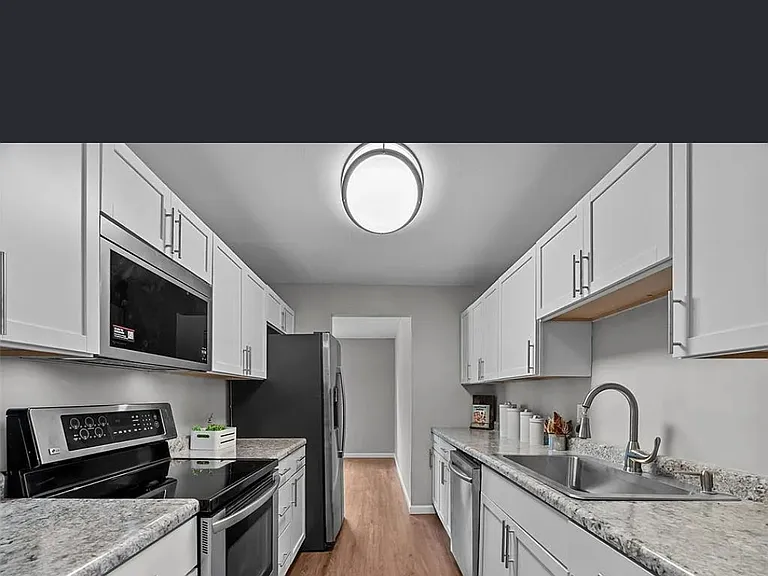 Gale Dr — Photo 12
