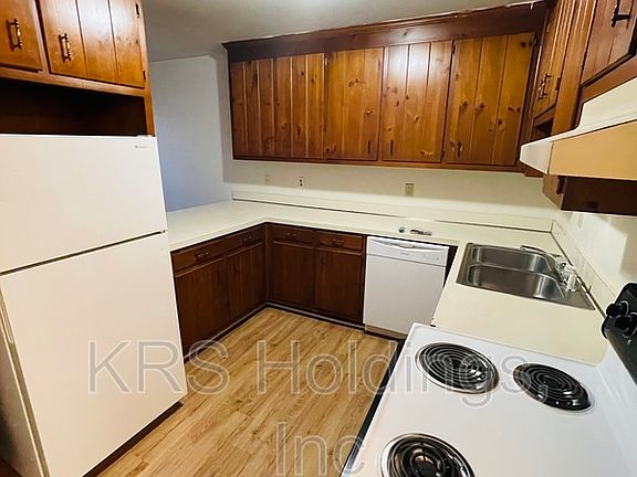 3rd image of 2546 Cedarwood Dr