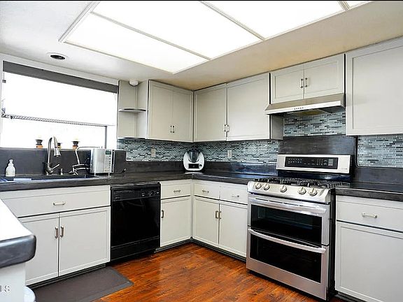 5th image of 1210 S Mayflower Ave