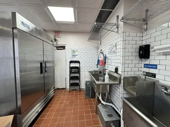 309 Pacific Avenue image 4 of 12