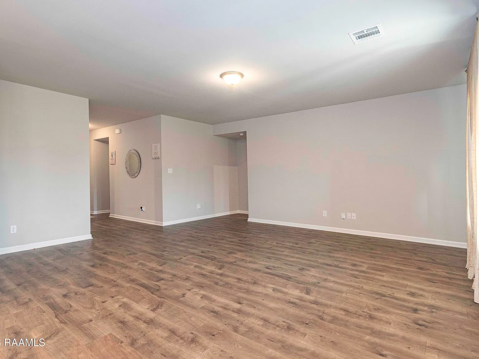 4 bed, 2.0 bath, 2093 sqft, $2,500 — Photo 4