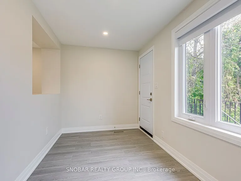 83 Clairton Cres — Photo 12