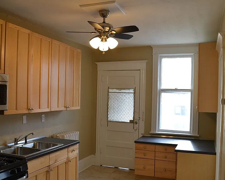 717 W 28th St — Photo 15