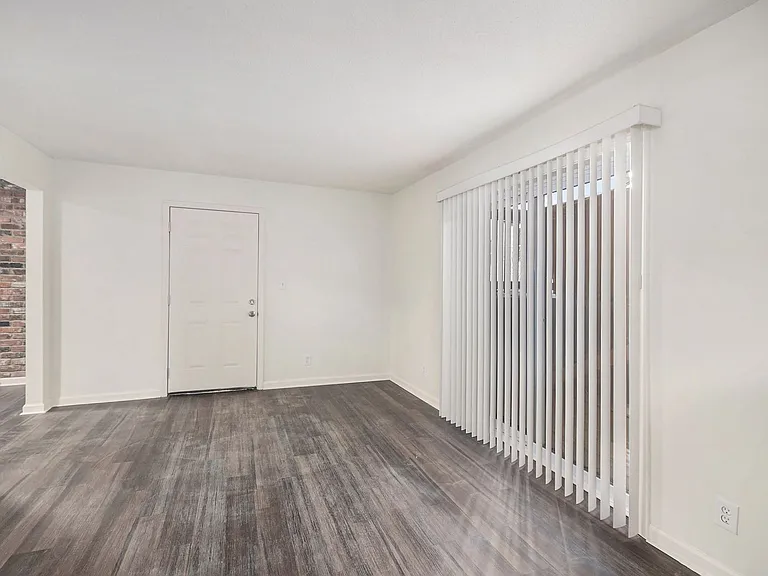 4011 McGee St — Photo 5