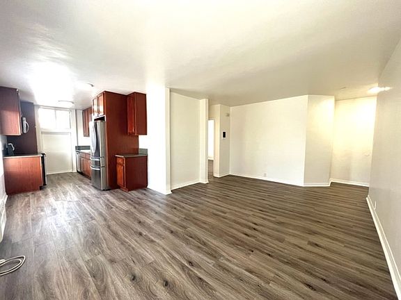 2nd image of 2015 Robinson Ave APT 6