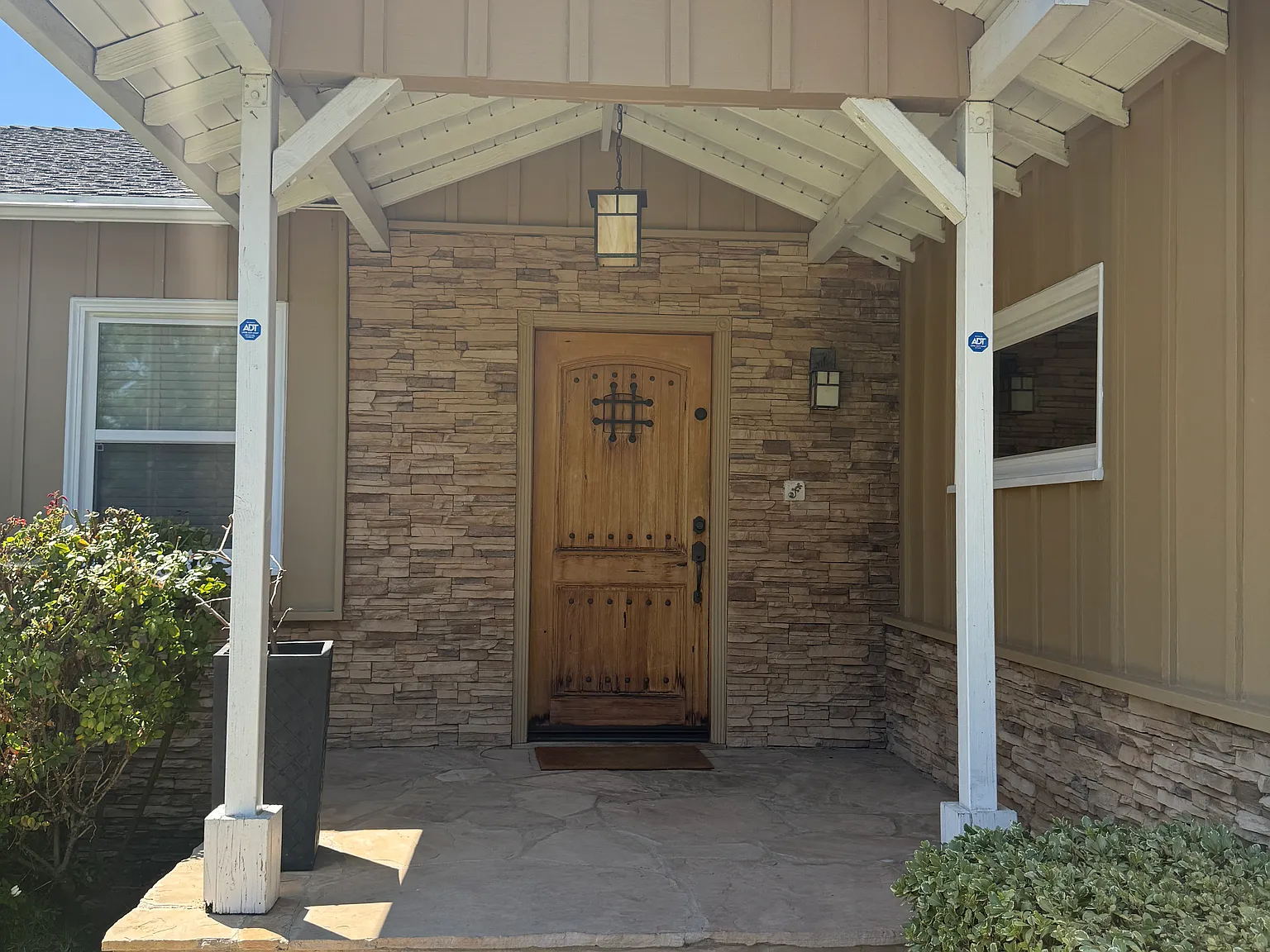 3 bed, 2.5 bath, 2000 sqft, $6,700 — Photo 2