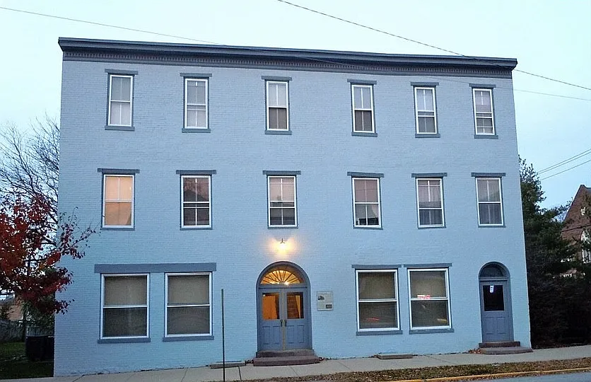 40 E Main St #4