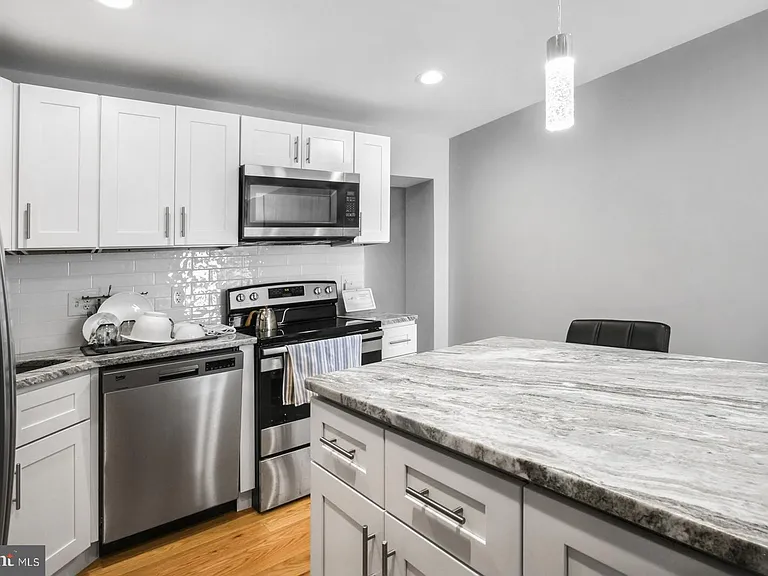 441 E Flora St — Photo 7