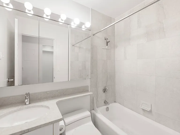 250 E 40th St #4C — Photo 6