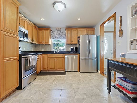 4th image of 407 Ralph Talbot St