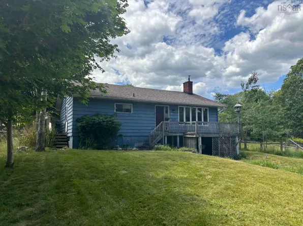 197 Hammond St, Shelburne, NS B0T 1W0