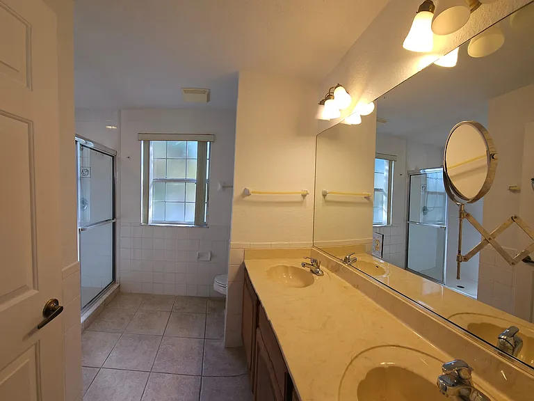 231 NE 28th Ave #101 — Photo 21