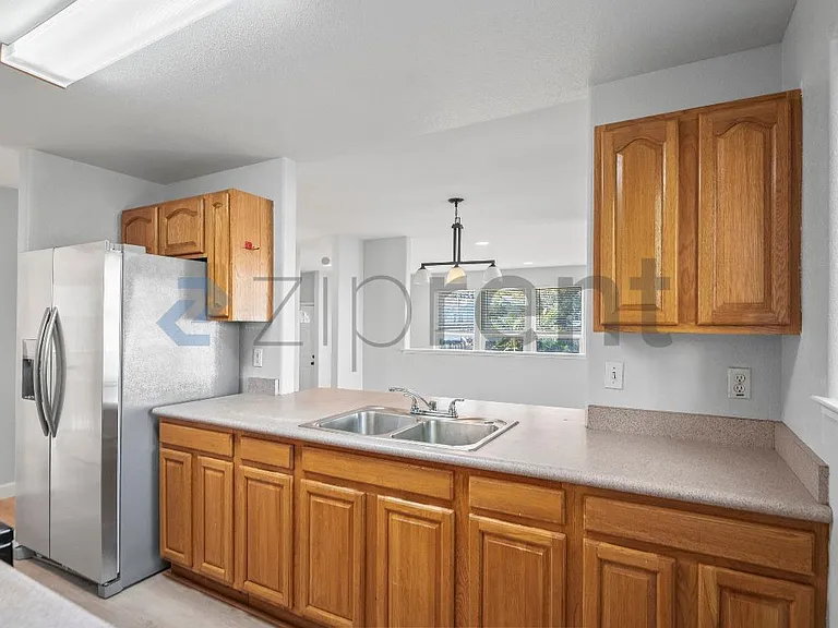 2124 E 20th St — Photo 13