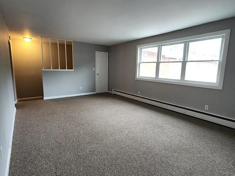 215 Buckley St — Photo 10