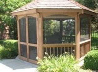 1303 Hickory Tree Ct, Mahomet, IL 61853