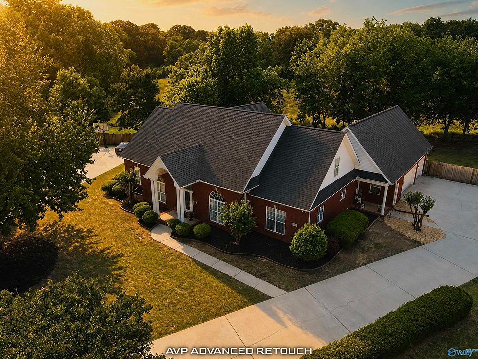 1st image of 2021 Englewood Pl SW