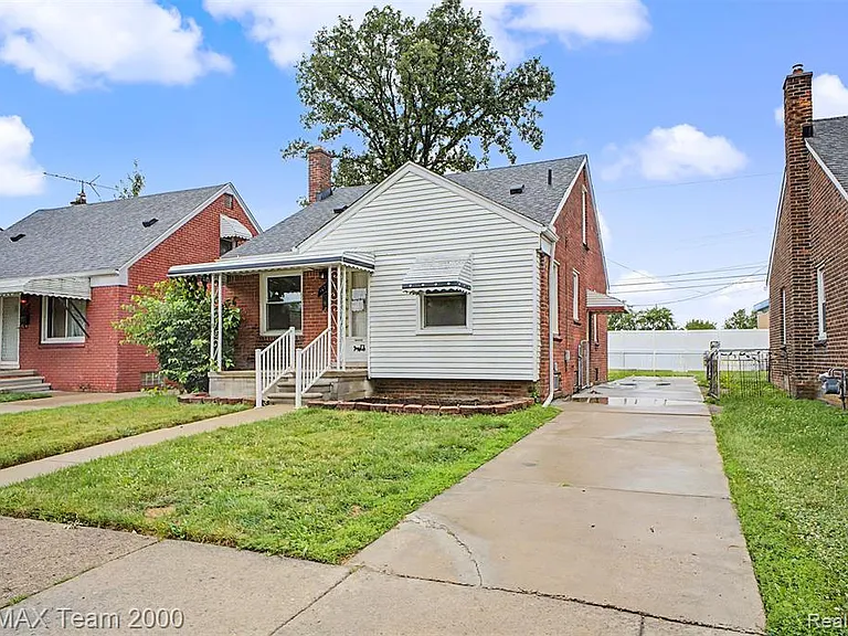 1670 Riverbank St — Photo 33