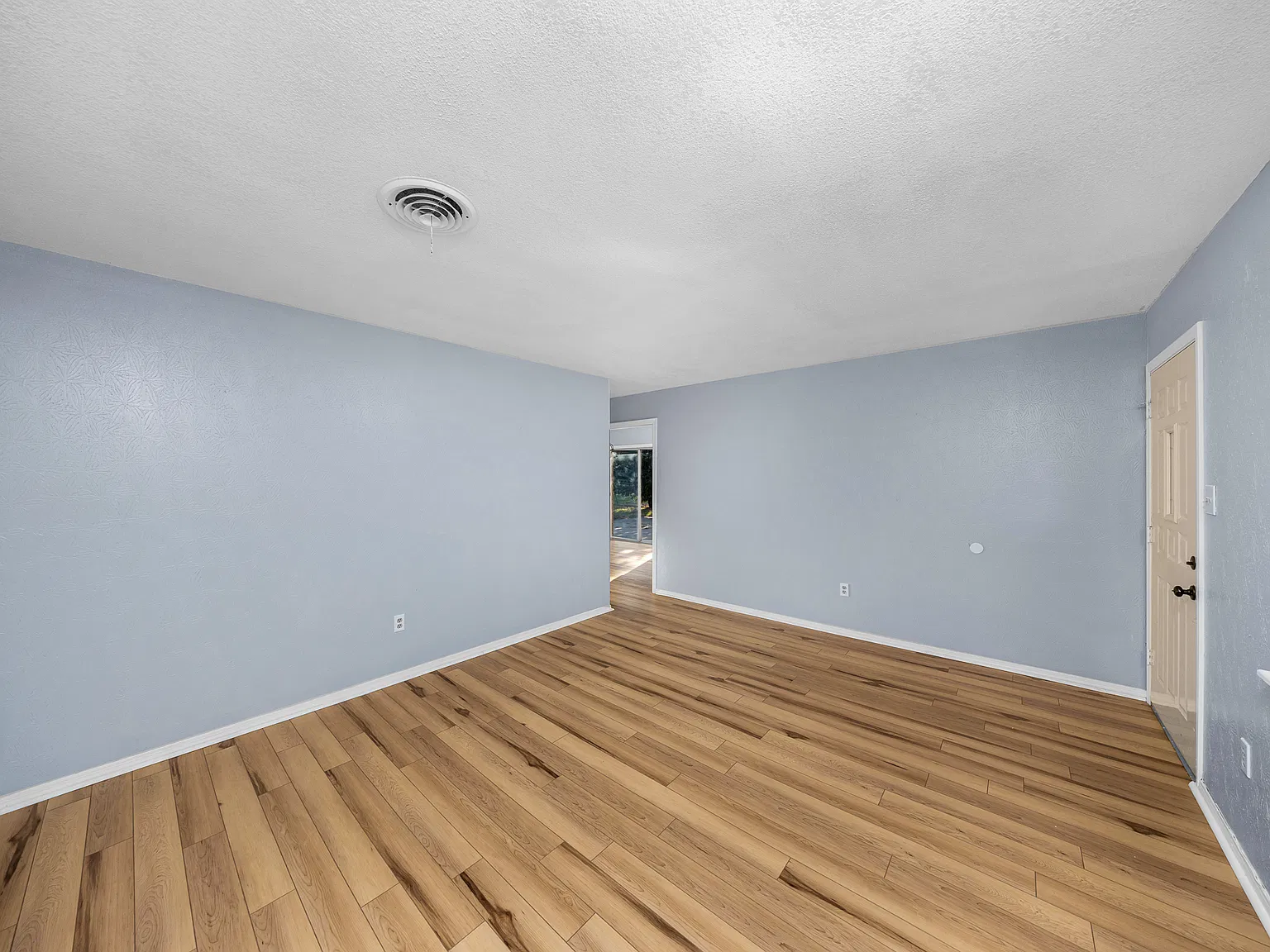 4 bed, 1300 sqft, $1,495 — Photo 4