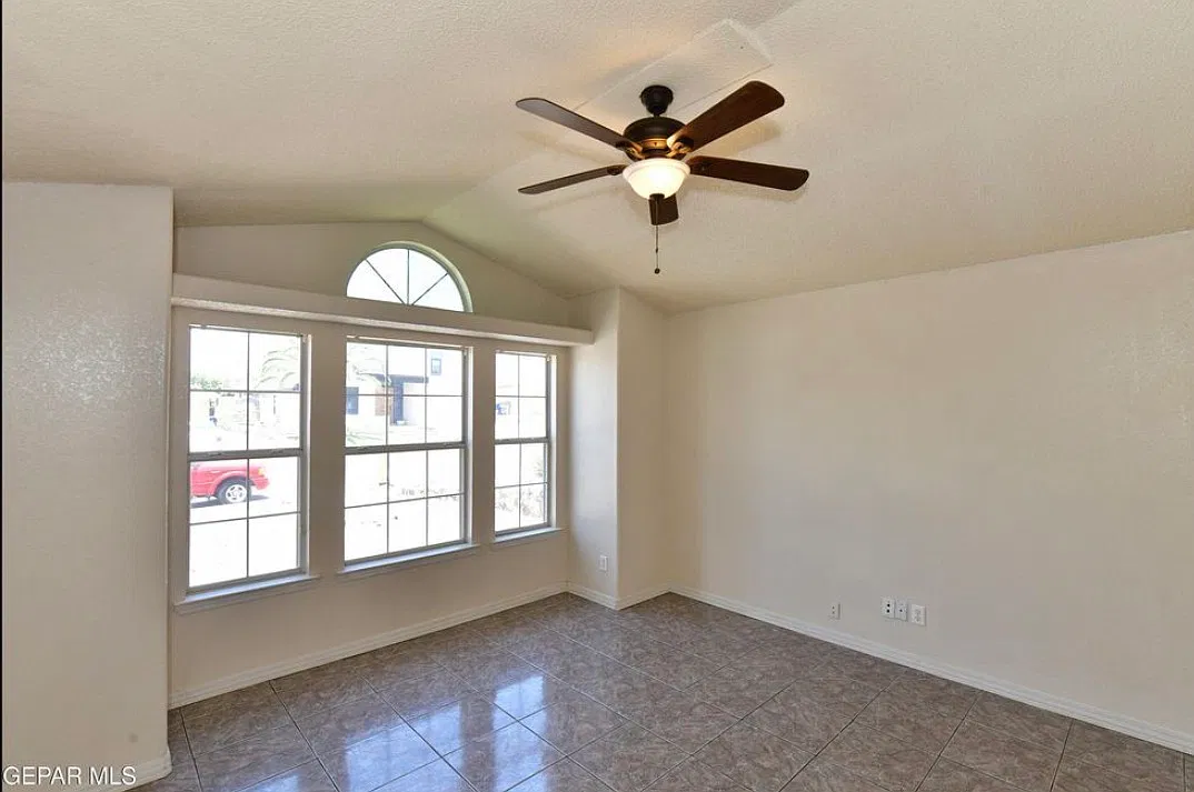 3 bed, 1559 sqft, $1,920 — Photo 2