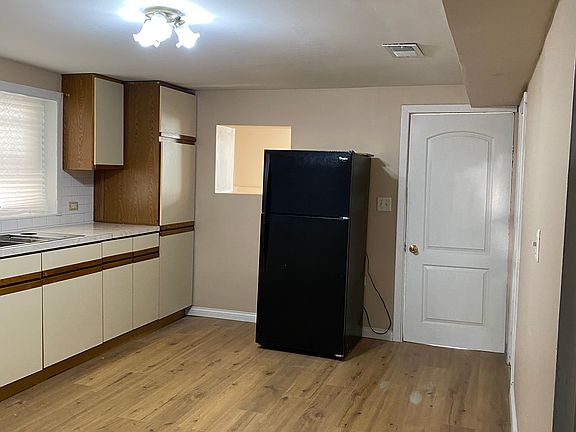 5th image of 2832 S Pulaski Rd #1