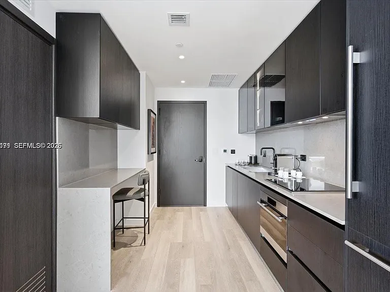 20 NE 11th St #4904-A — Photo 4