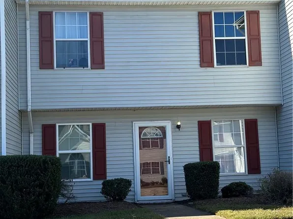 3337 Clover Meadows Dr, Chesapeake, VA 23321