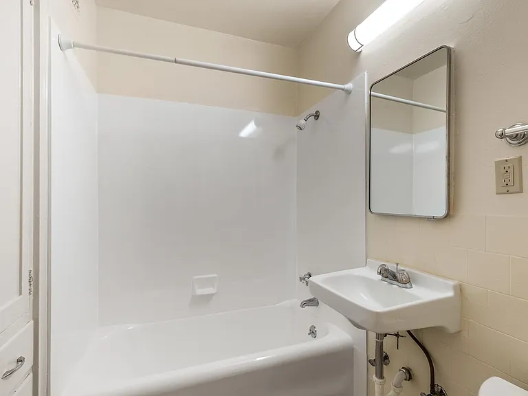 900 Queen Anne Apartments — Photo 15